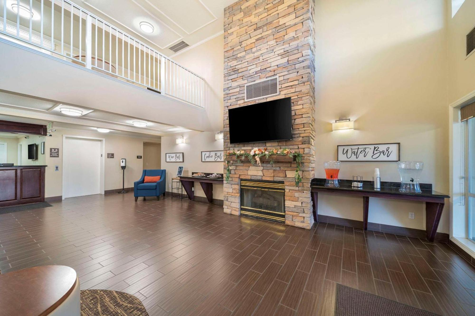 Comfort Suites Red Bluff Near I-5 Extérieur photo