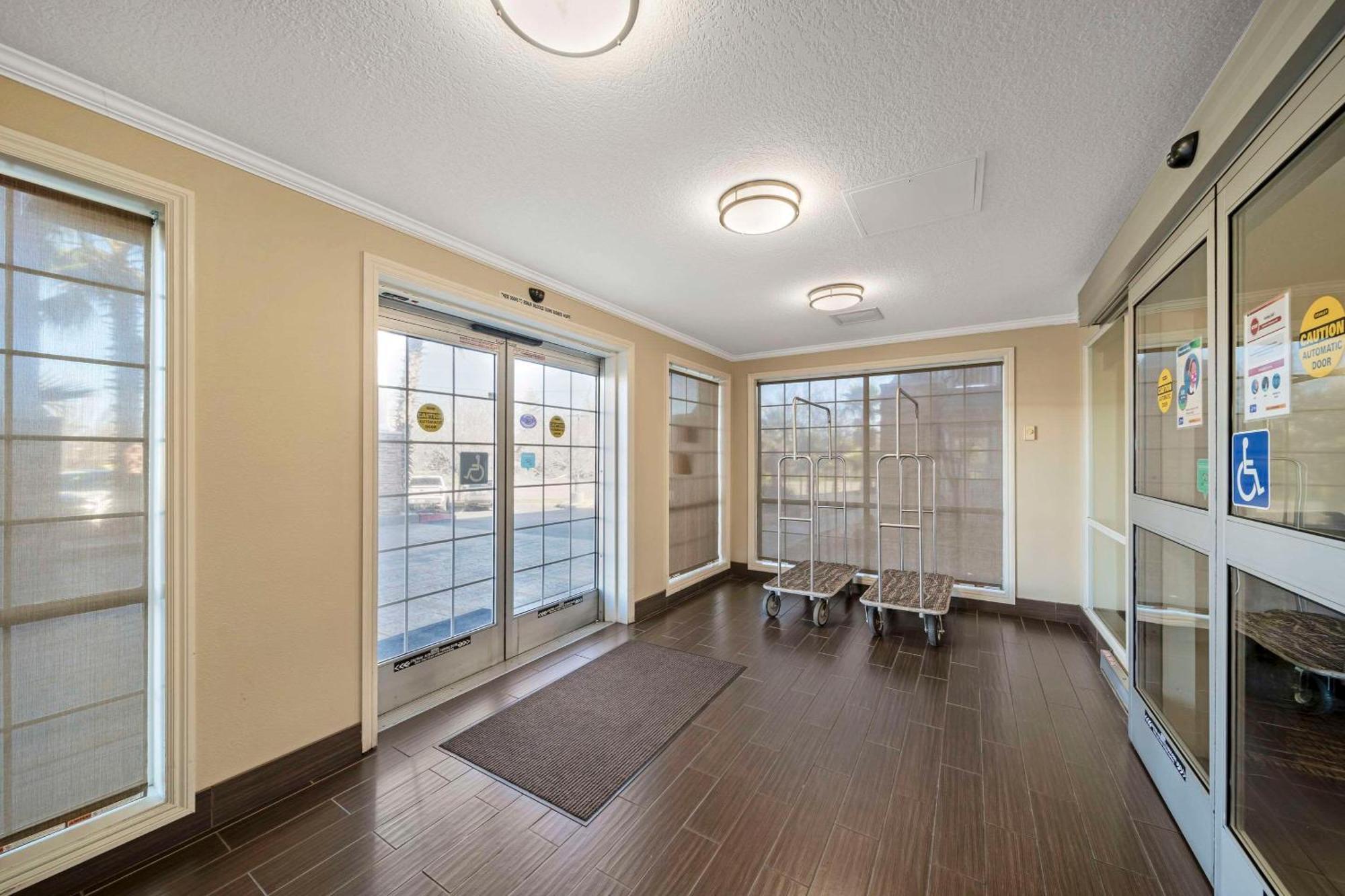 Comfort Suites Red Bluff Near I-5 Extérieur photo
